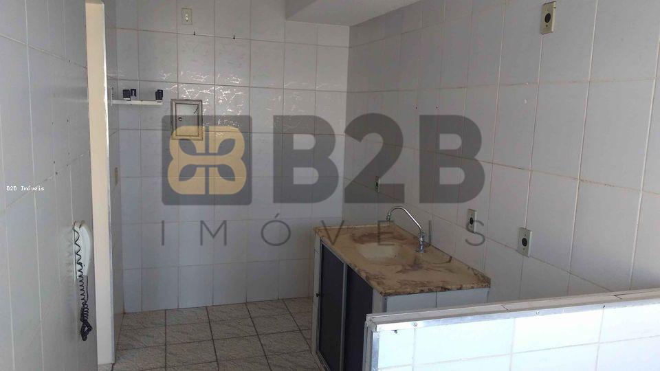 Apartamento à venda com 2 quartos, 75m² - Foto 4