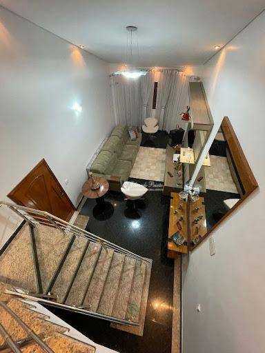 Sobrado à venda com 3 quartos, 233m² - Foto 1