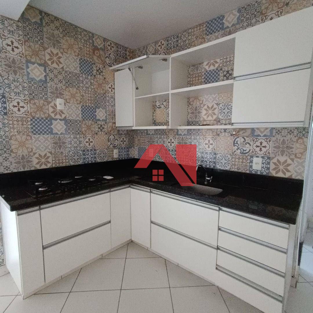 Casa à venda com 4 quartos, 180m² - Foto 2