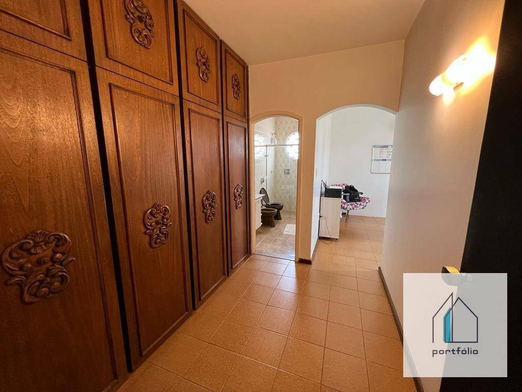 Casa à venda com 5 quartos, 238m² - Foto 9