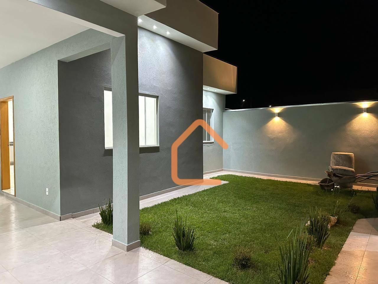 Casa à venda com 3 quartos, 116m² - Foto 1