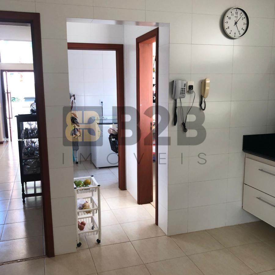 Casa à venda com 3 quartos, 270m² - Foto 17