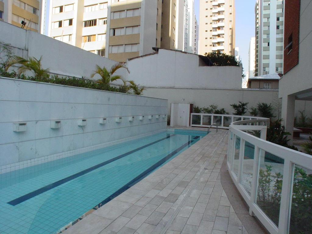 Apartamento à venda com 4 quartos, 200m² - Foto 2