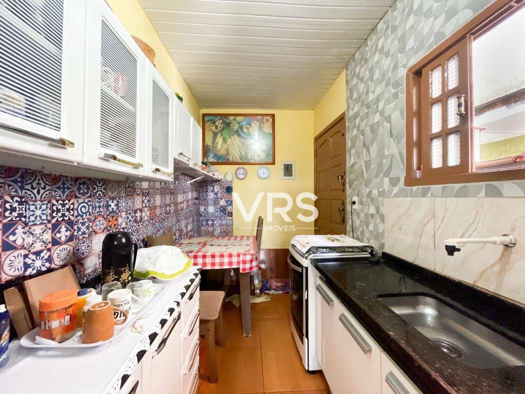 Casa à venda com 3 quartos, 60m² - Foto 3