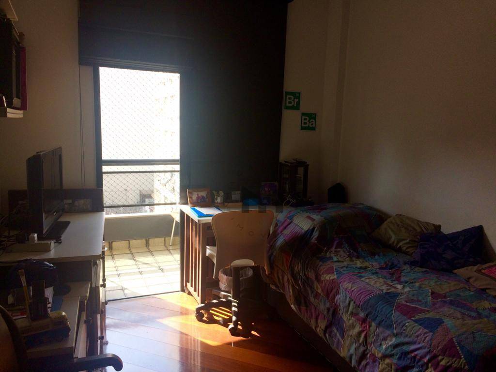 Apartamento à venda com 3 quartos, 240m² - Foto 3