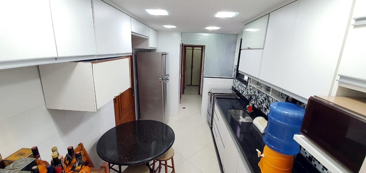 Apartamento à venda com 3 quartos, 160m² - Foto 4