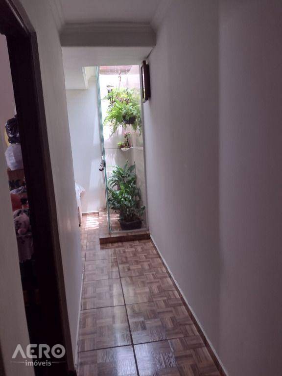 Casa à venda com 3 quartos, 110m² - Foto 8