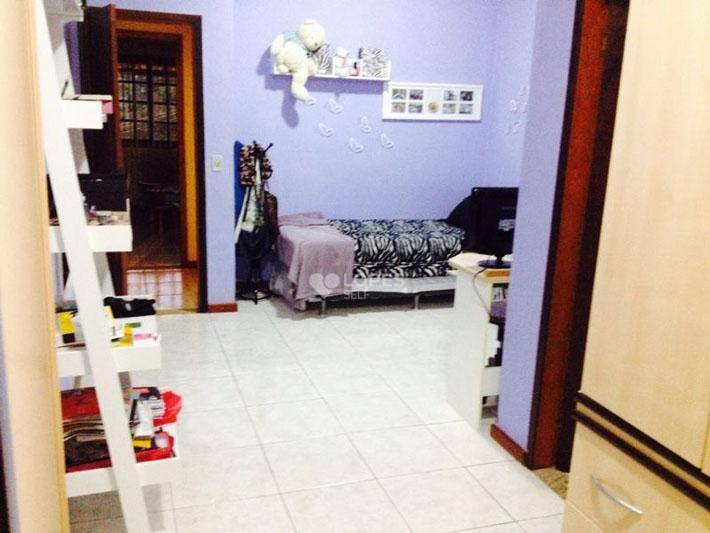 Casa de Condomínio à venda com 4 quartos, 250m² - Foto 18