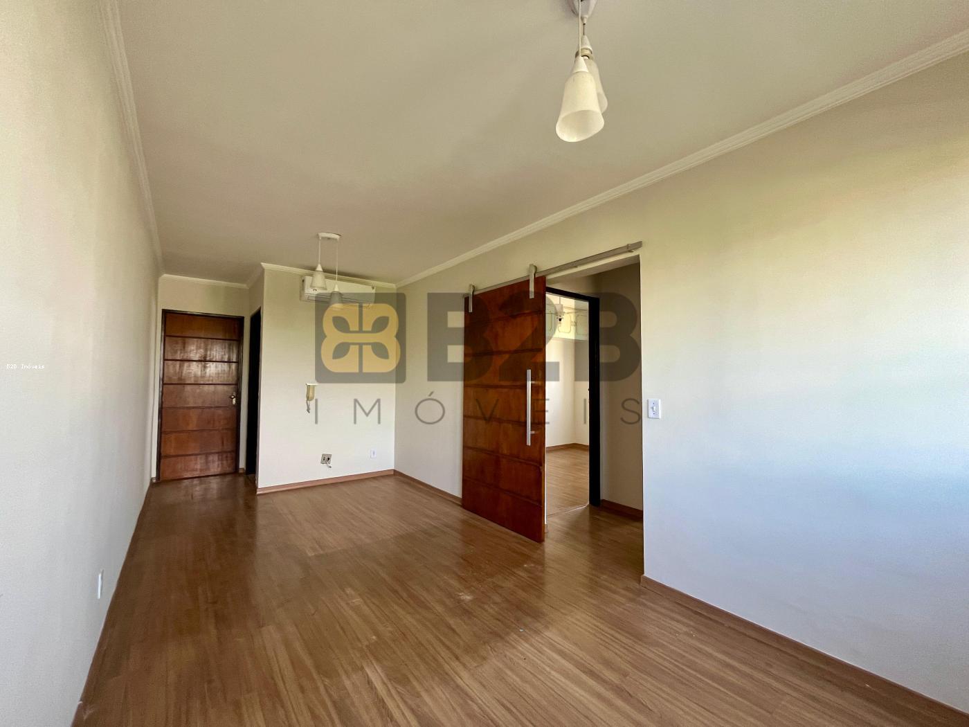 Apartamento à venda com 2 quartos, 72m² - Foto 2