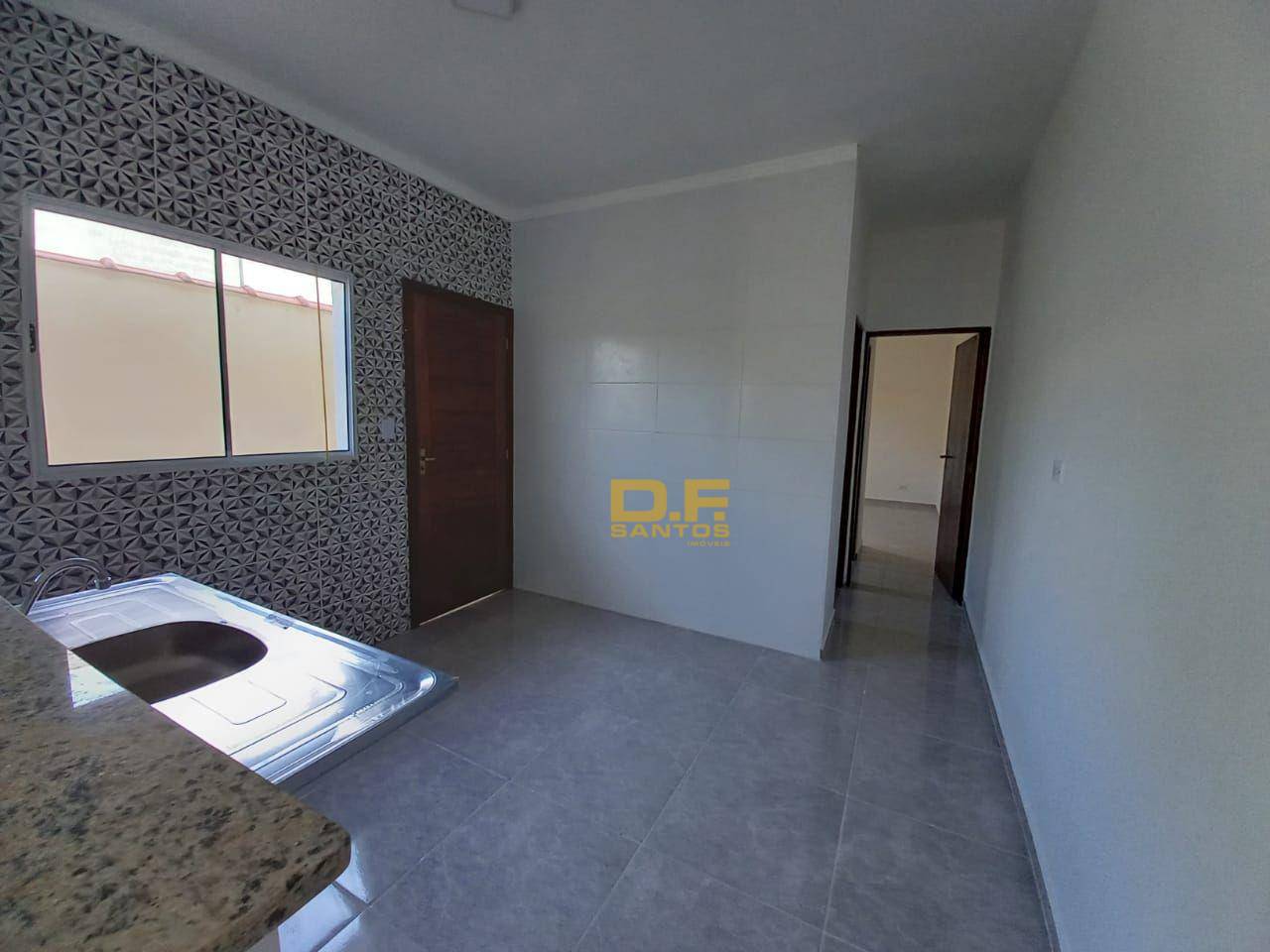 Casa à venda com 2 quartos, 55m² - Foto 2