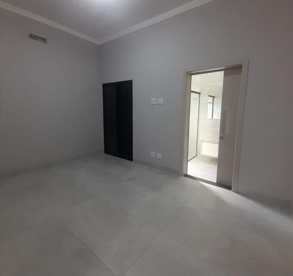 Casa à venda com 3 quartos, 330m² - Foto 3