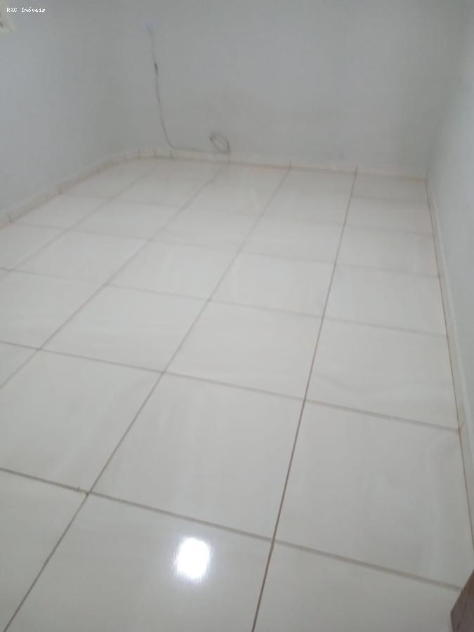 Casa para alugar com 2 quartos, 250m² - Foto 13