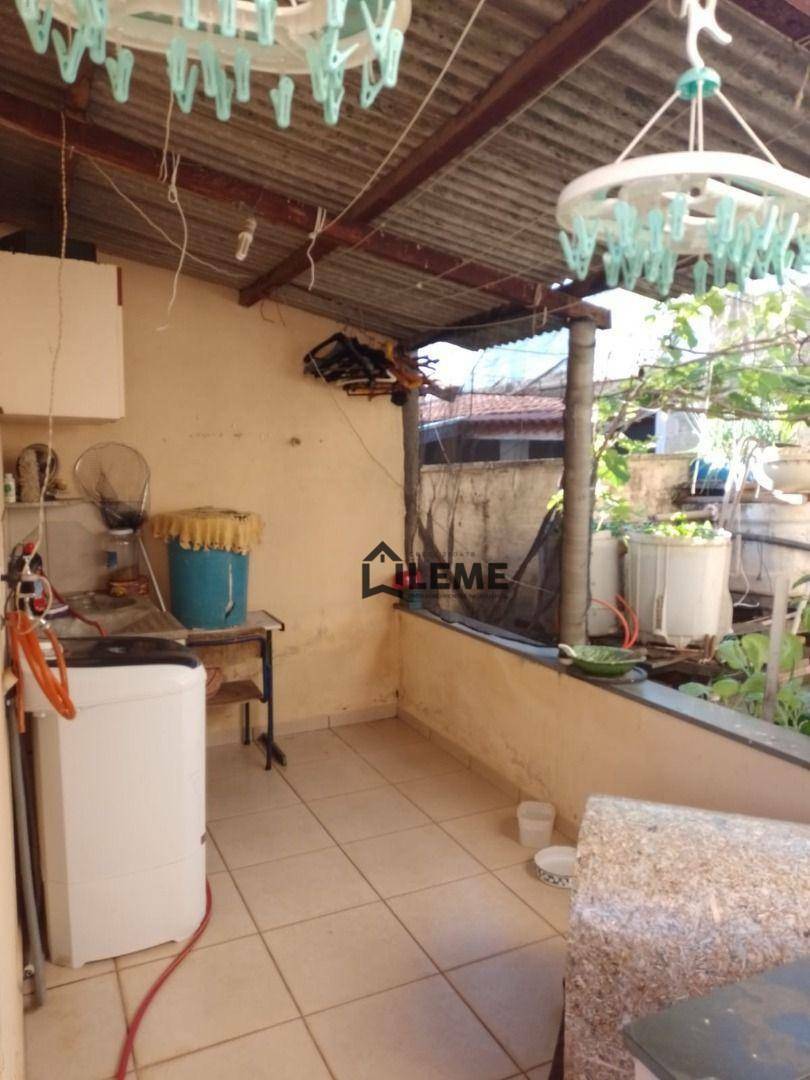 Casa à venda com 4 quartos, 210m² - Foto 27