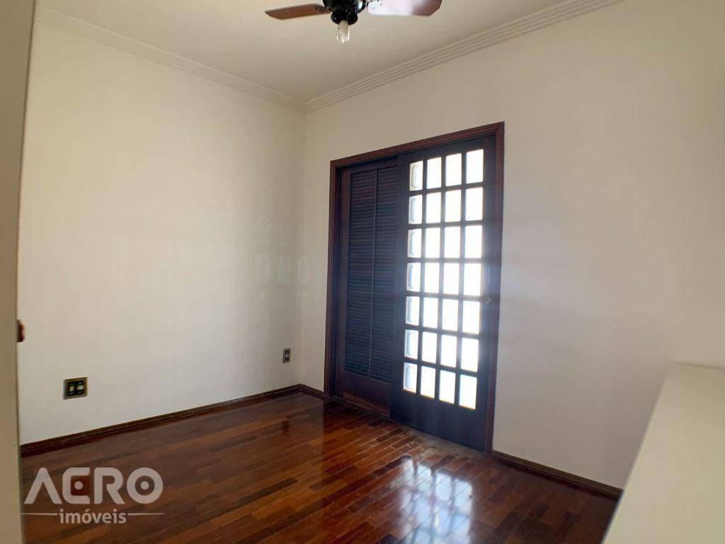 Casa à venda com 3 quartos, 255m² - Foto 18