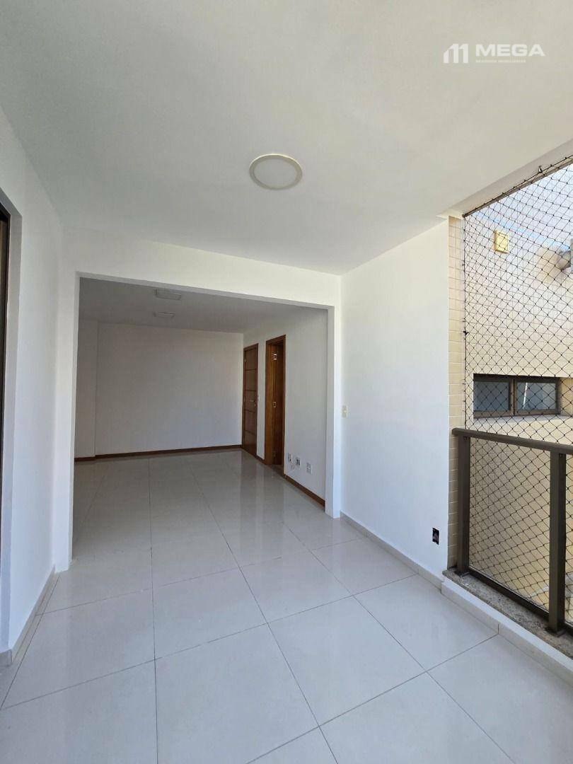 Apartamento à venda com 3 quartos, 101m² - Foto 2