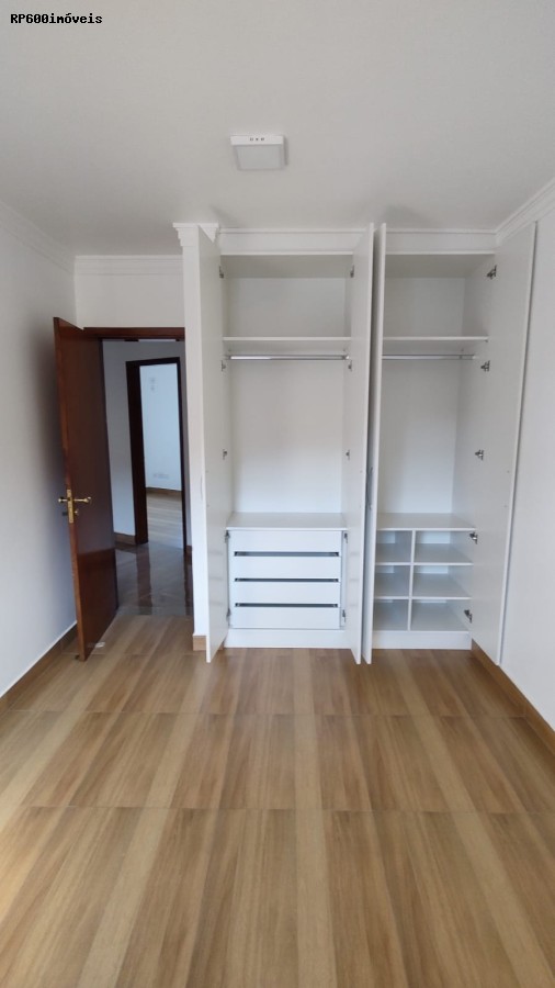 Casa para alugar com 4 quartos, 560m² - Foto 32