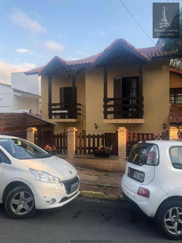 Sobrado à venda com 4 quartos, 227m² - Foto 1