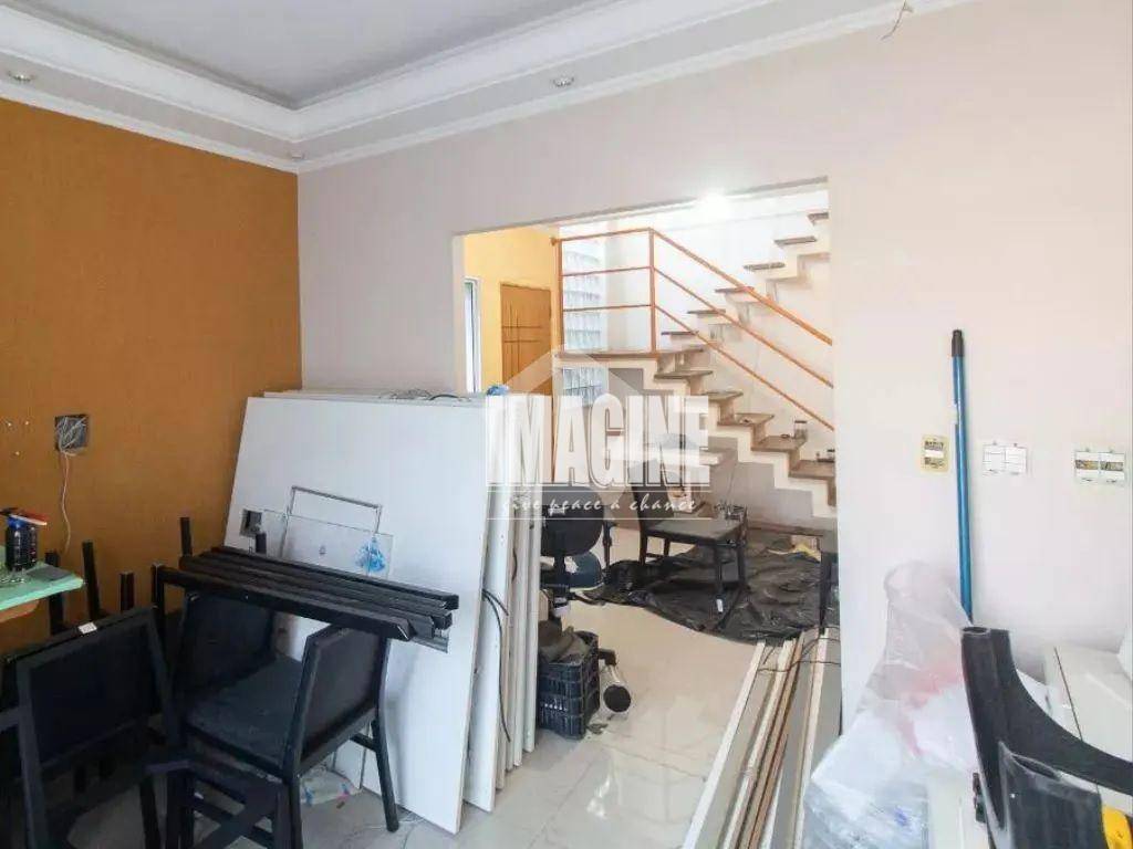 Sobrado à venda com 3 quartos, 250m² - Foto 1