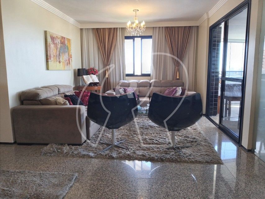 Apartamento à venda com 4 quartos, 210m² - Foto 2