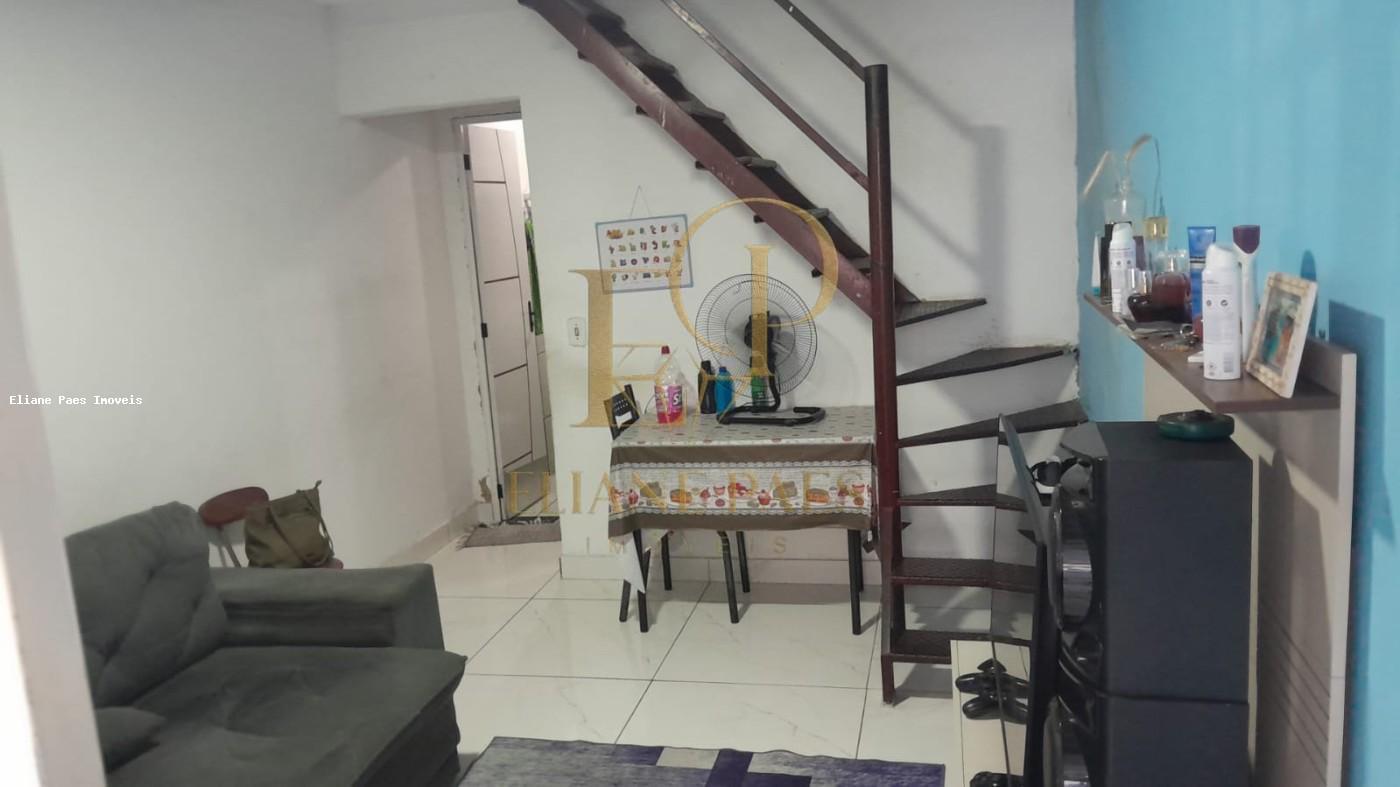 Casa à venda com 2 quartos, 60m² - Foto 1