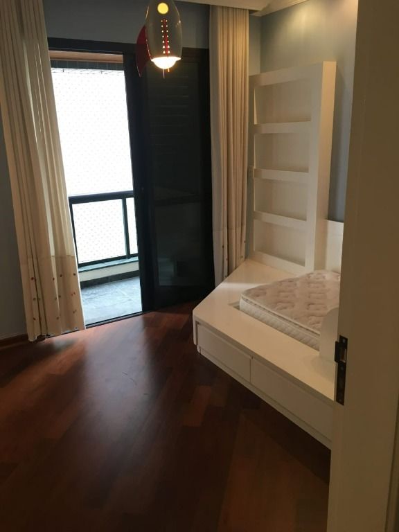 Apartamento à venda com 3 quartos, 215m² - Foto 3