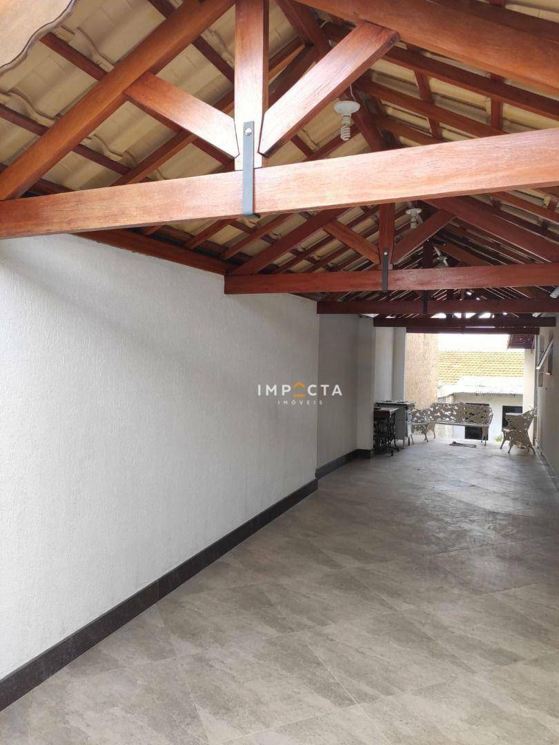 Casa à venda com 3 quartos, 170m² - Foto 2