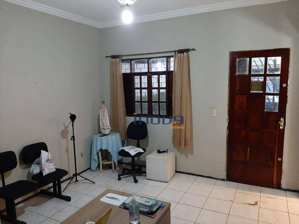 Casa à venda com 3 quartos, 800m² - Foto 2