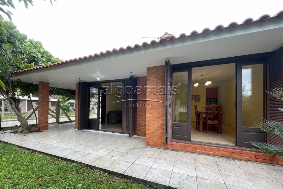 Casa à venda com 4 quartos, 143m² - Foto 2