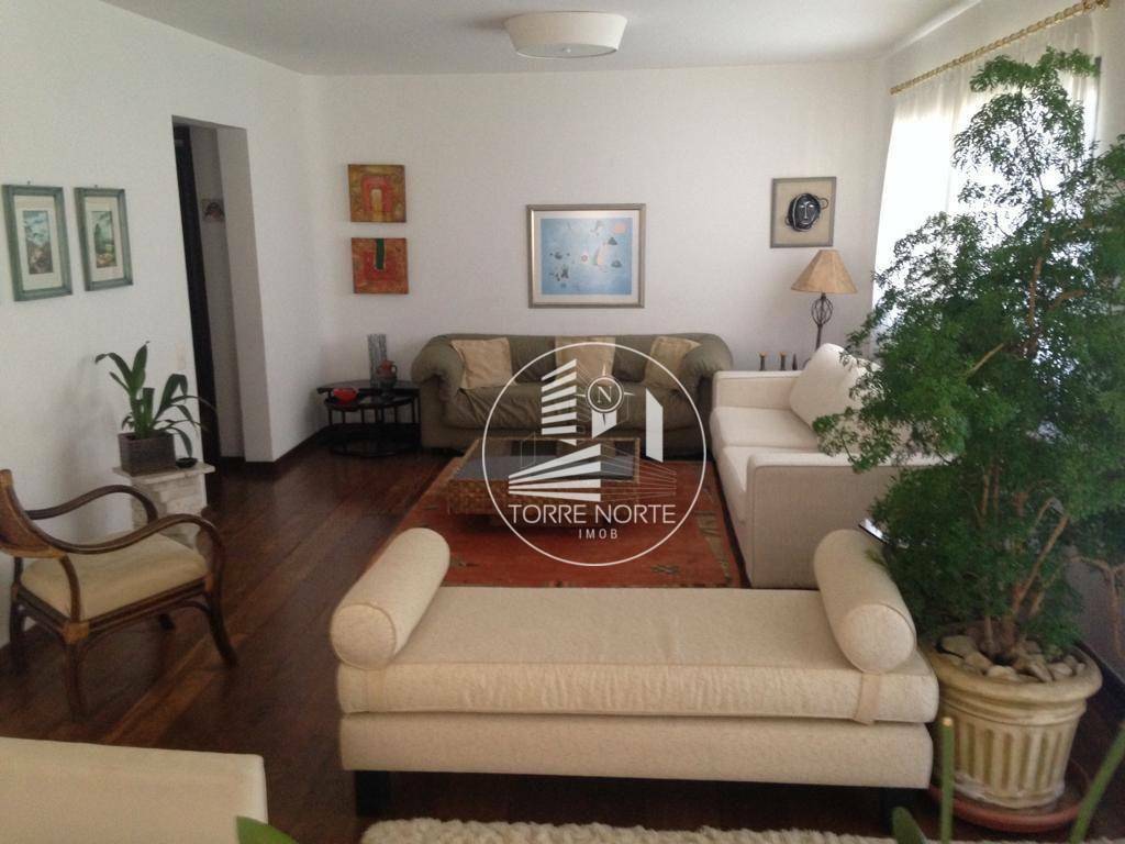 Apartamento à venda com 4 quartos, 194m² - Foto 1