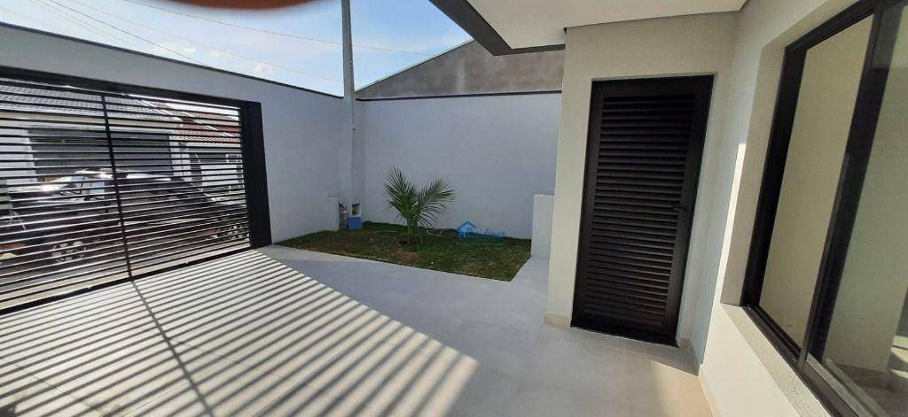 Casa à venda com 3 quartos, 90m² - Foto 1