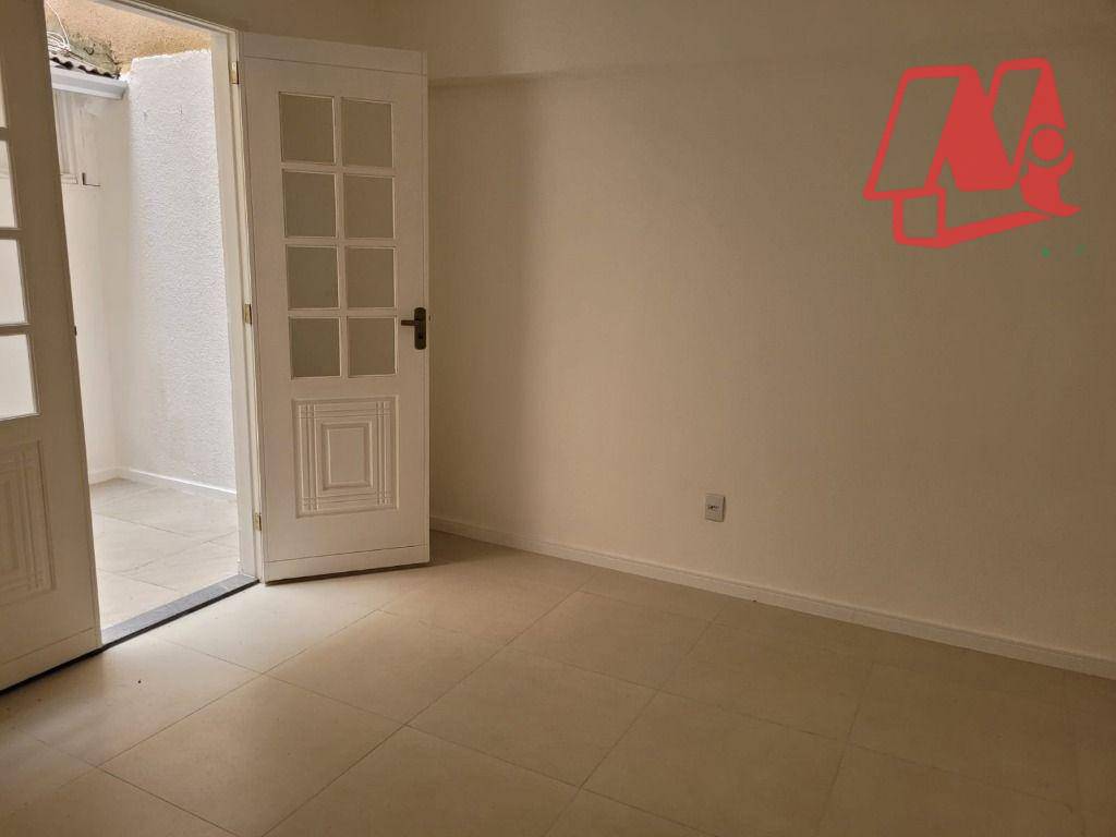 Apartamento à venda com 1 quarto, 34m² - Foto 2