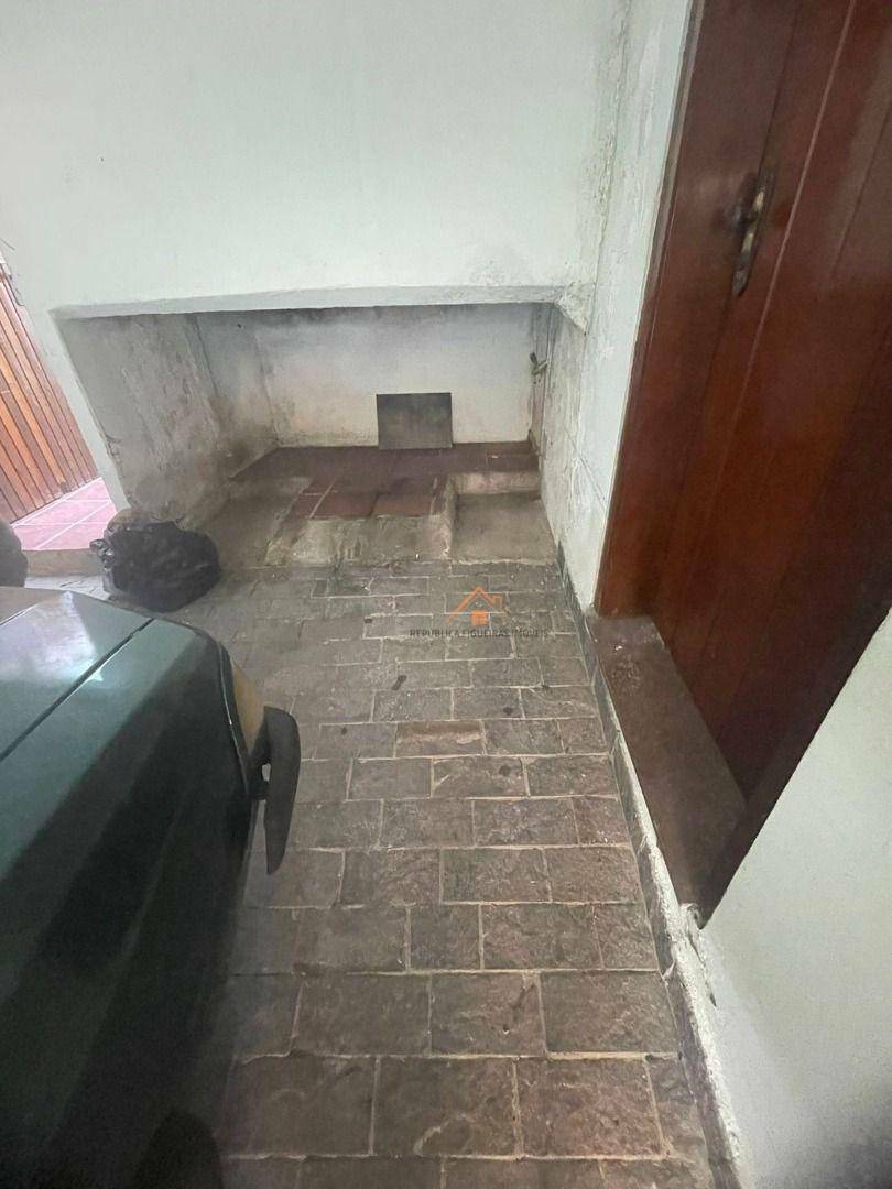 Casa para alugar com 5 quartos, 200m² - Foto 13