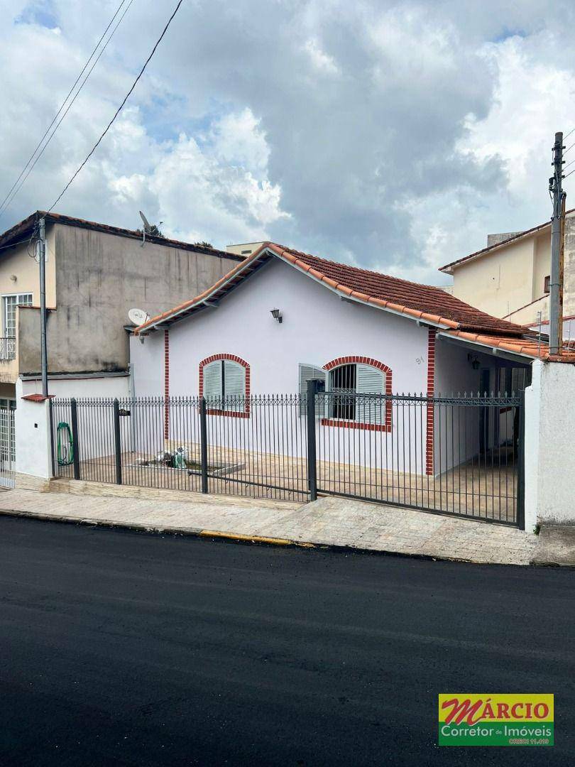 Casa à venda com 4 quartos, 148m² - Foto 1