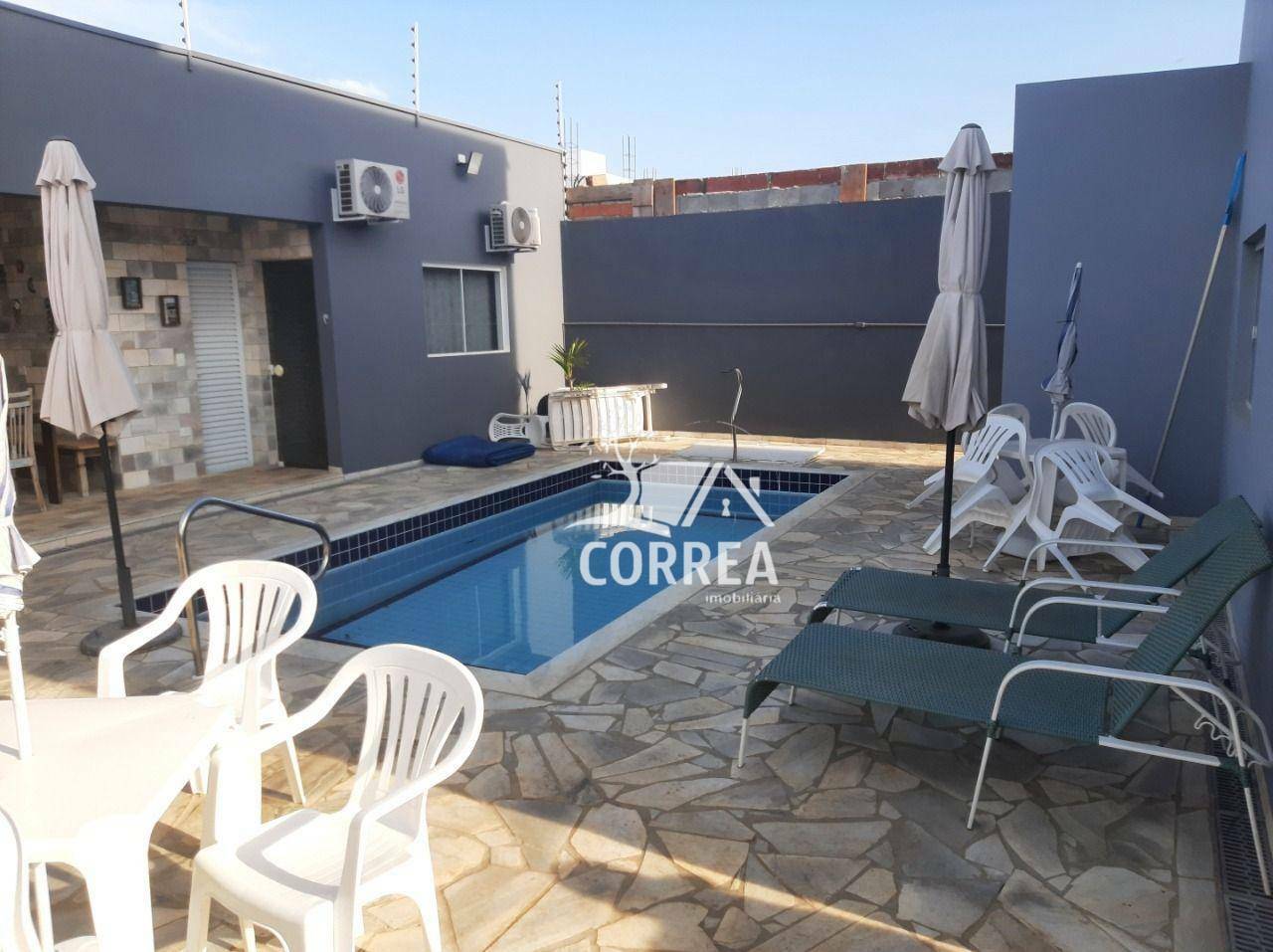 Casa à venda com 5 quartos, 220m² - Foto 4