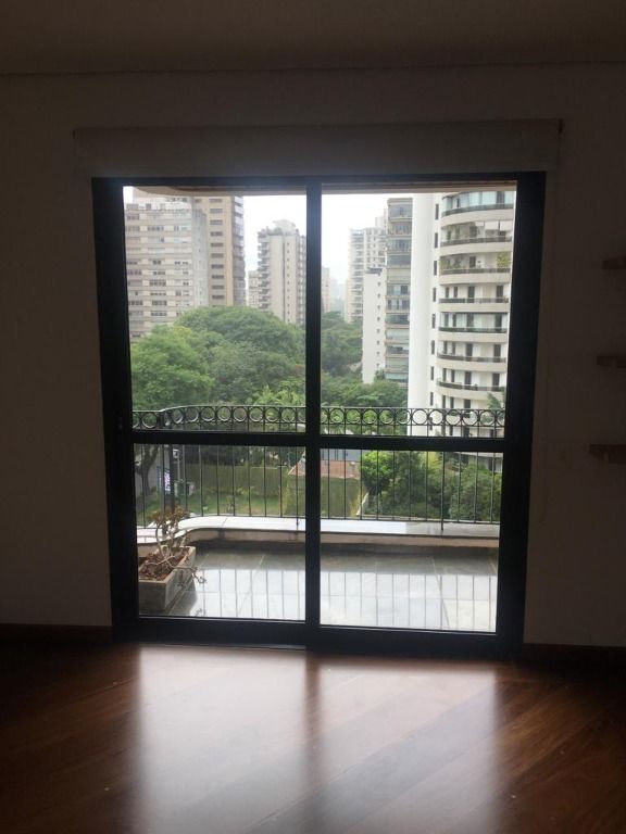 Apartamento para alugar com 3 quartos, 217m² - Foto 11