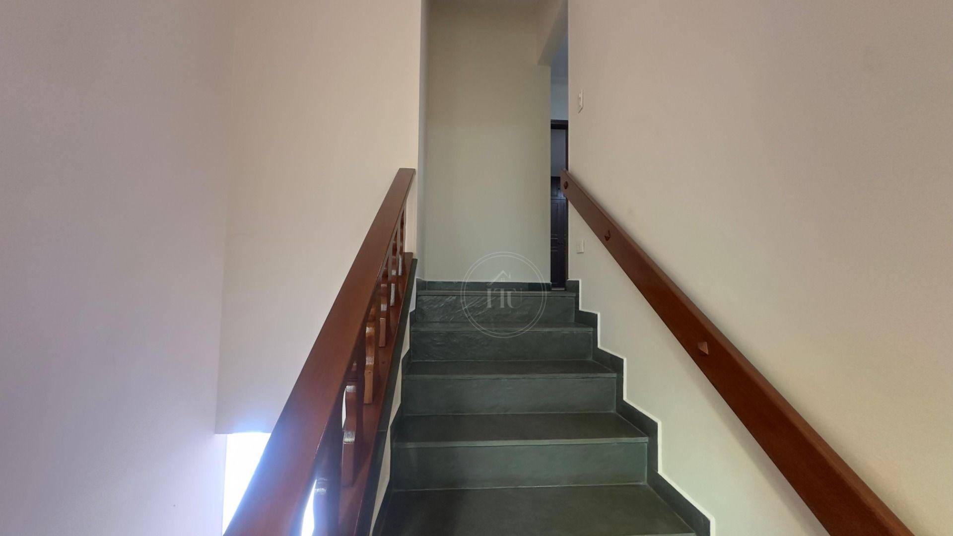 Casa de Condomínio para alugar com 3 quartos, 250m² - Foto 13