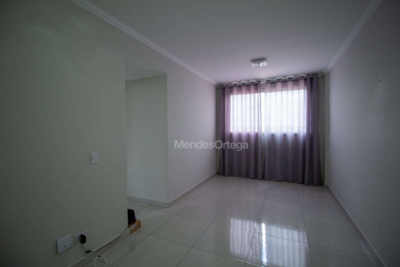 Apartamento para alugar com 3 quartos, 70m² - Foto 2