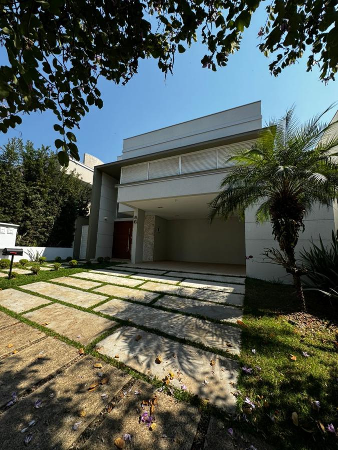 Casa de Condomínio à venda com 4 quartos, 250m² - Foto 1