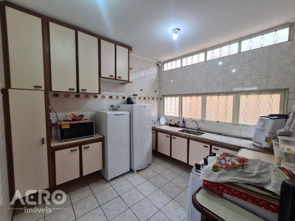 Casa à venda com 4 quartos, 220m² - Foto 15