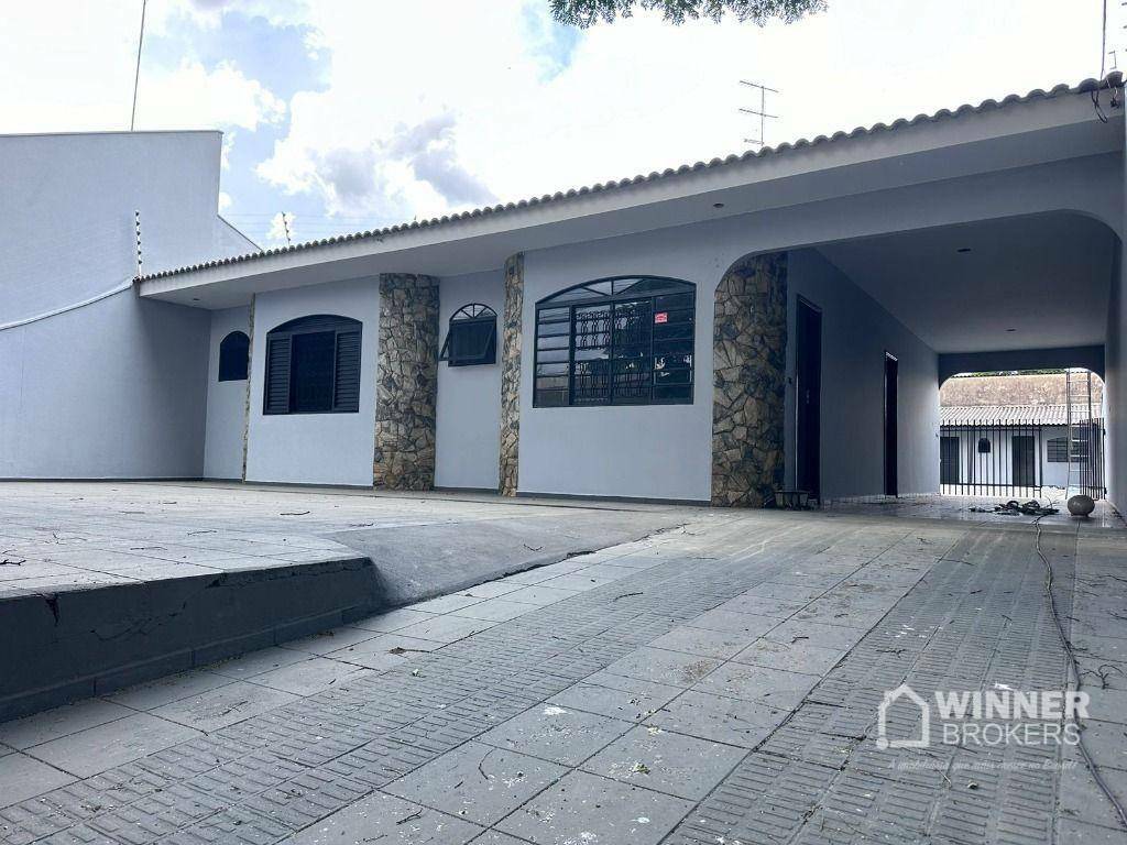 Casa à venda com 4 quartos, 200m² - Foto 1