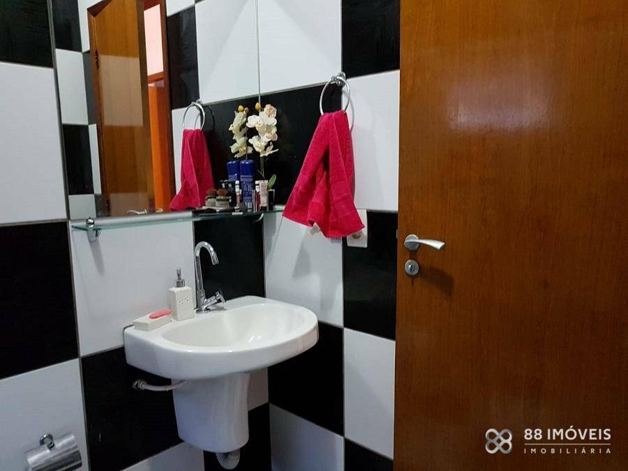 Casa à venda com 3 quartos, 180m² - Foto 15