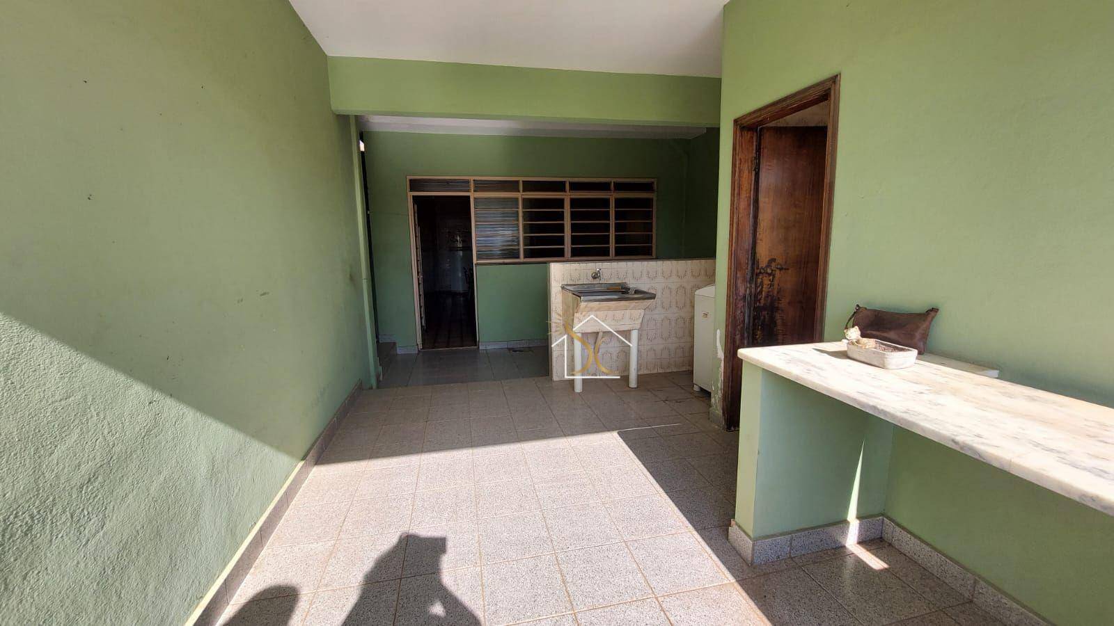 Casa à venda e aluguel com 3 quartos, 247m² - Foto 11