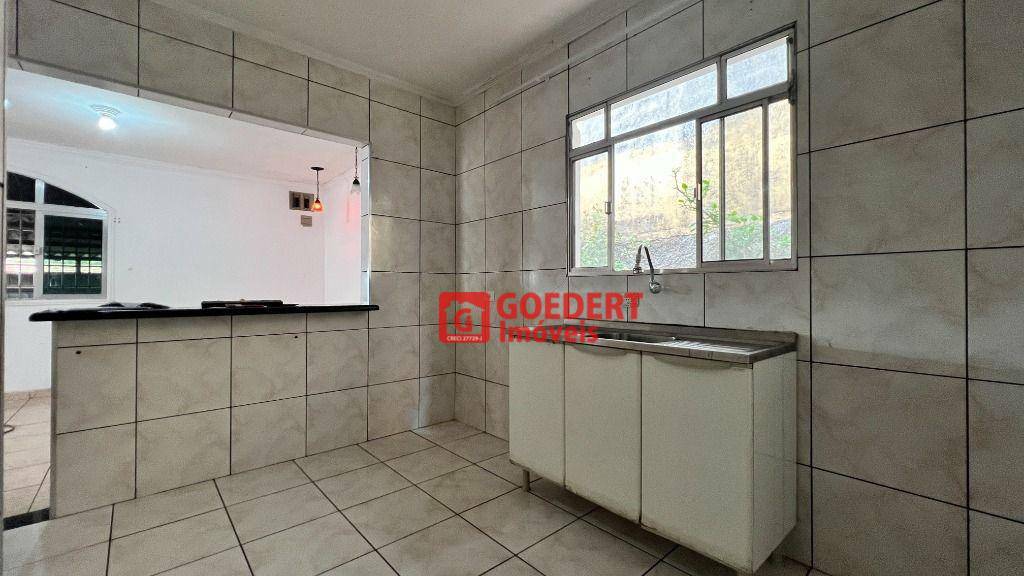 Casa para alugar com 3 quartos, 172m² - Foto 11