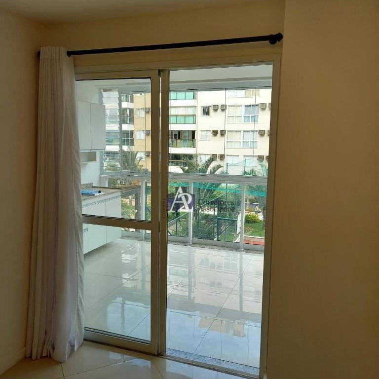 Apartamento à venda com 2 quartos, 66m² - Foto 5