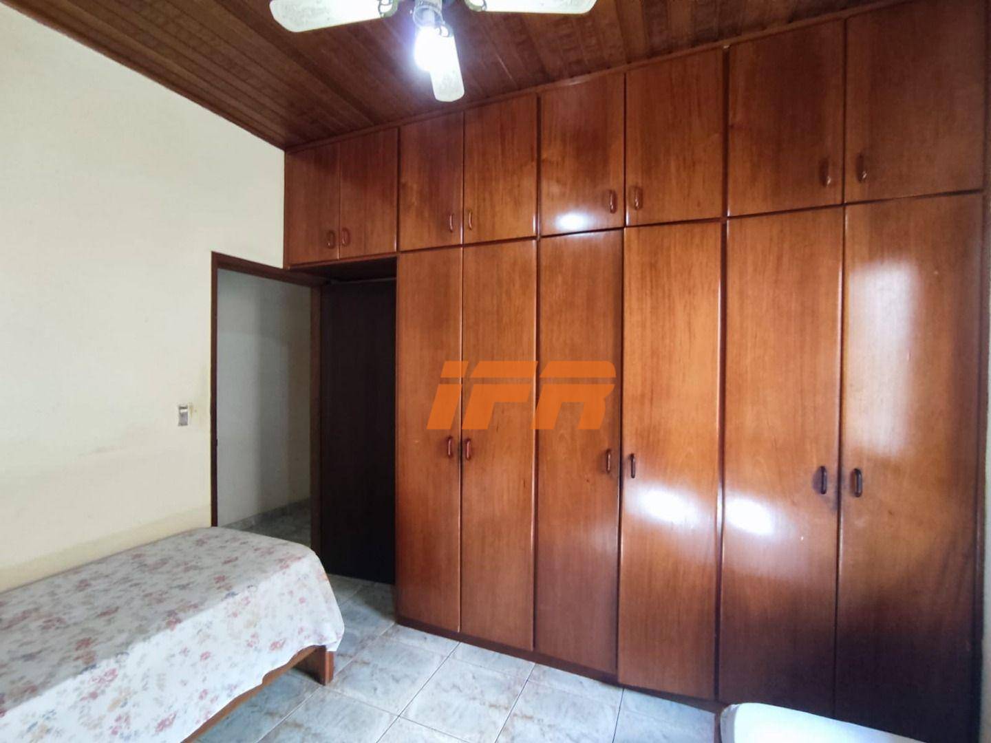 Casa à venda com 6 quartos, 254m² - Foto 76