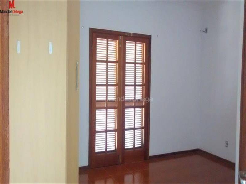 Casa de Condomínio para alugar com 3 quartos, 360m² - Foto 9