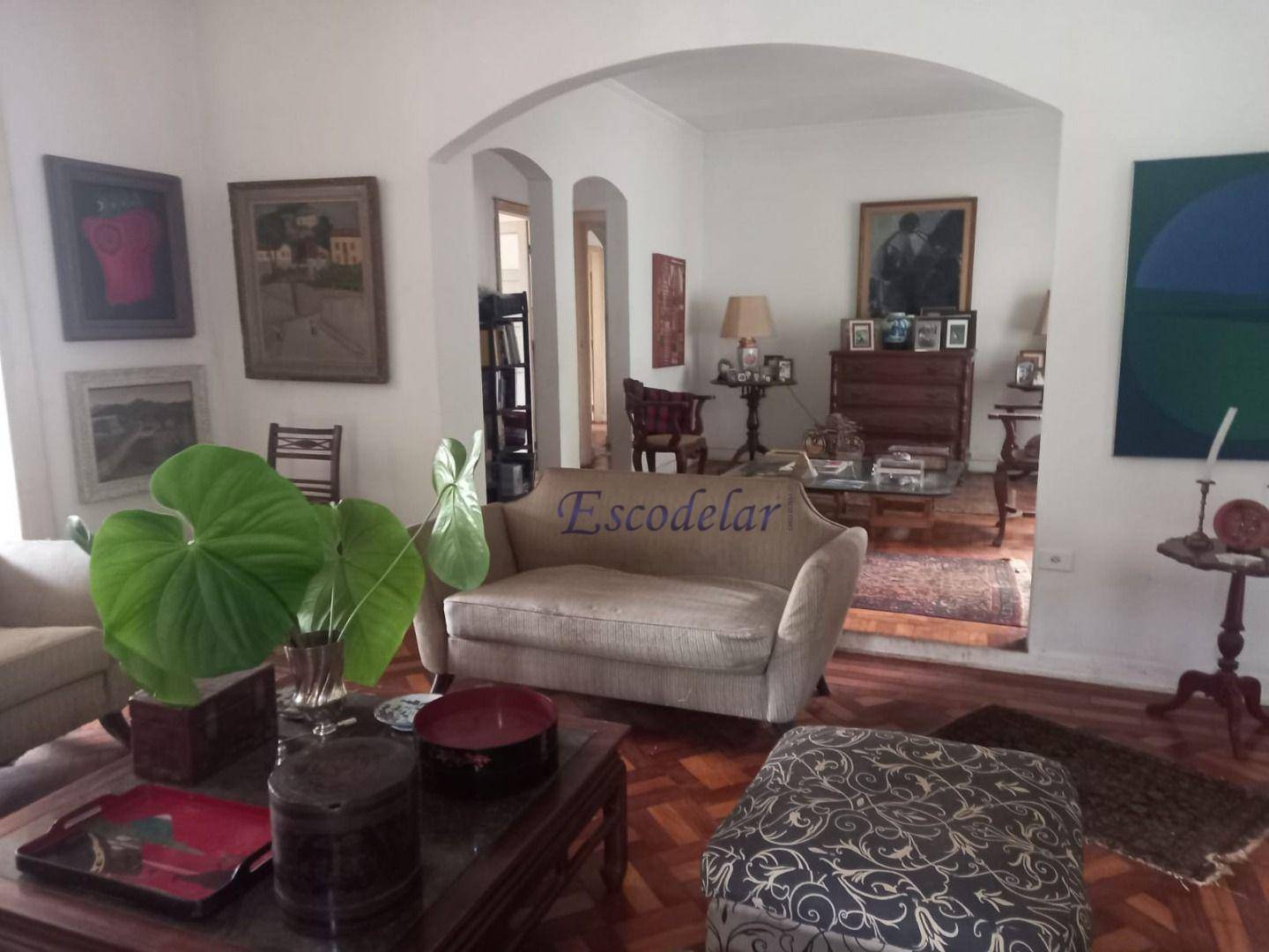 Casa à venda com 4 quartos, 240m² - Foto 1