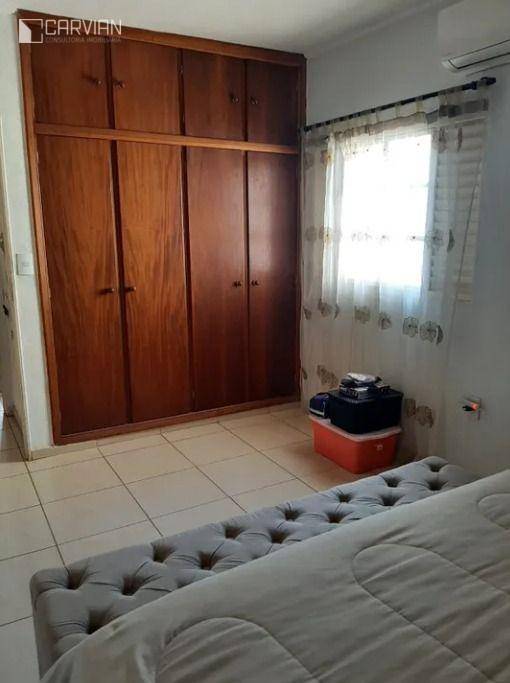 Casa à venda com 4 quartos, 200m² - Foto 11