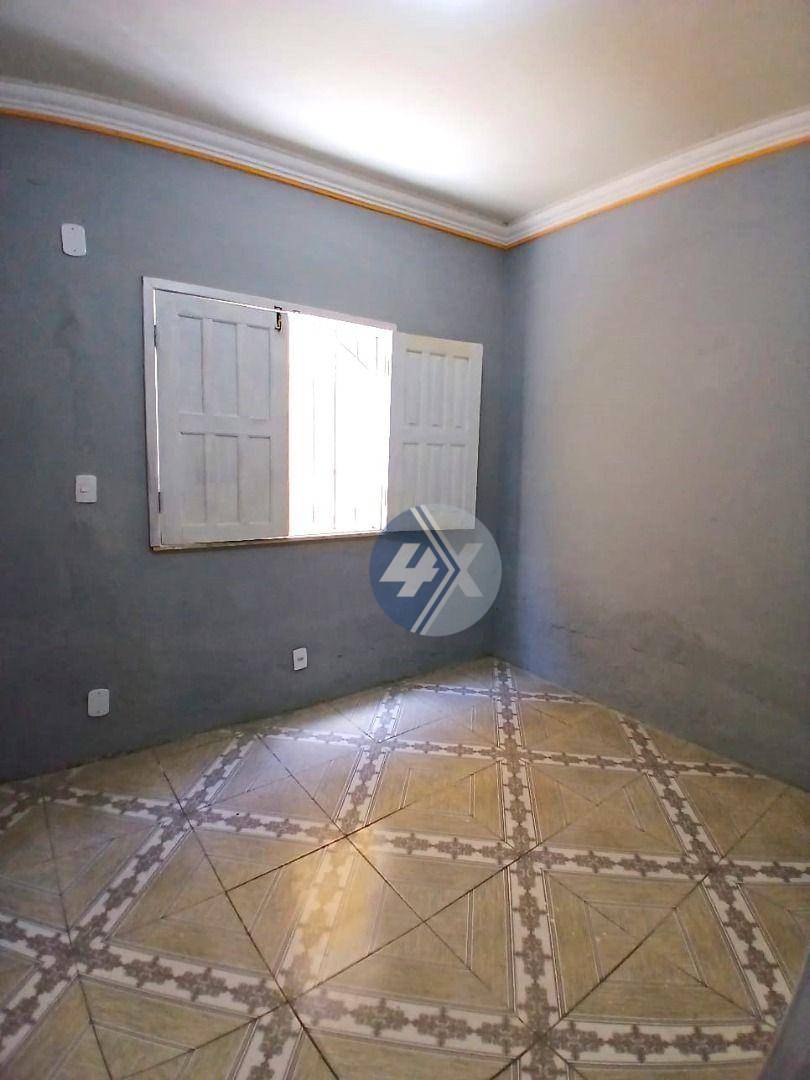 Casa à venda com 4 quartos, 210m² - Foto 4