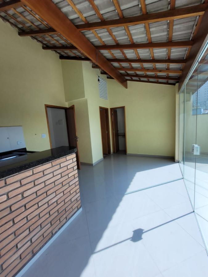 Casa à venda com 2 quartos, 120m² - Foto 1